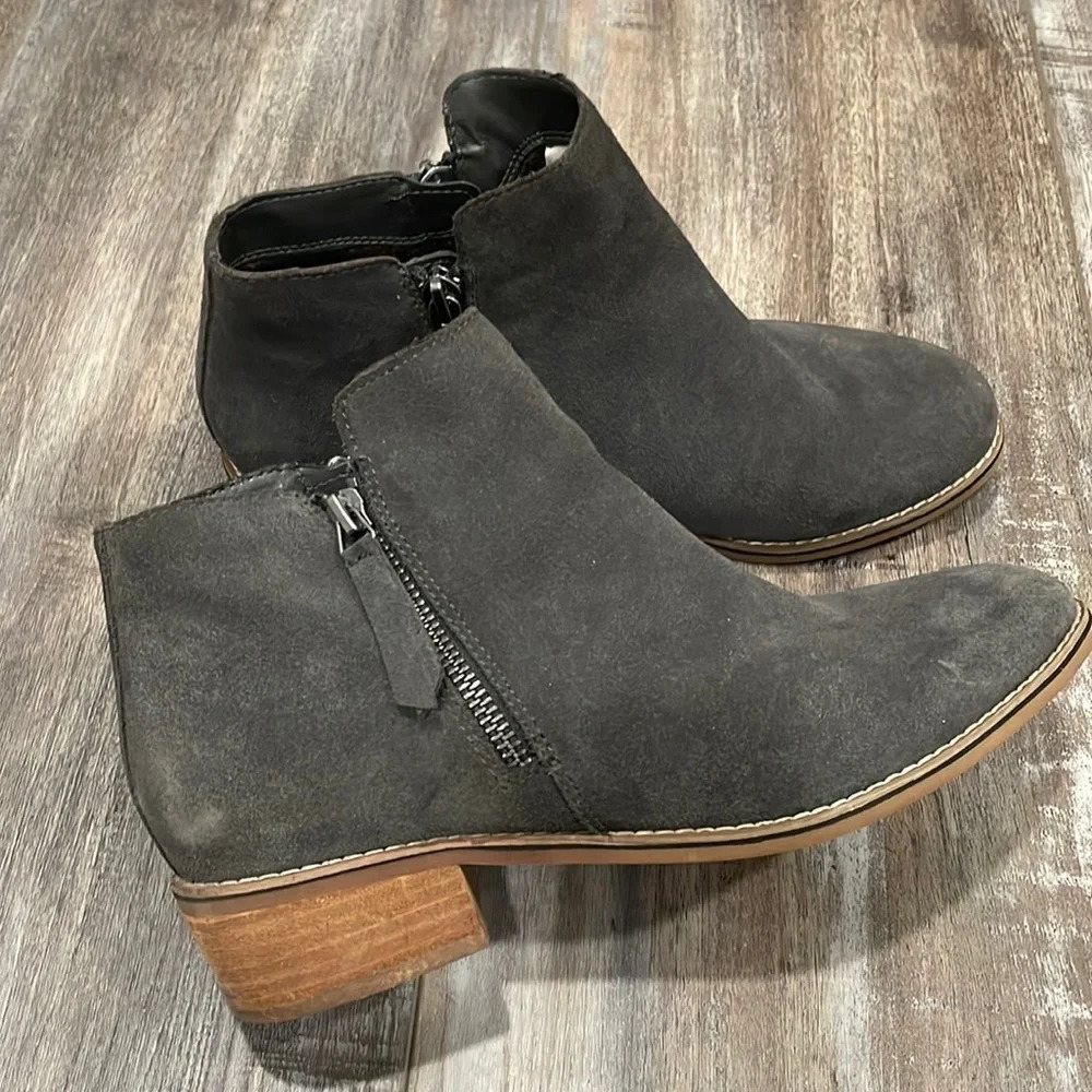 Blondo waterproof booties charcoal gray 9.5 suede leather